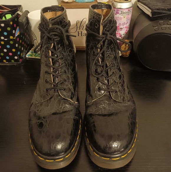 VINTAGE MADE IN ENGLAND Dr. Martens Snake Print Boots USL 9 - Picture 3 of 6